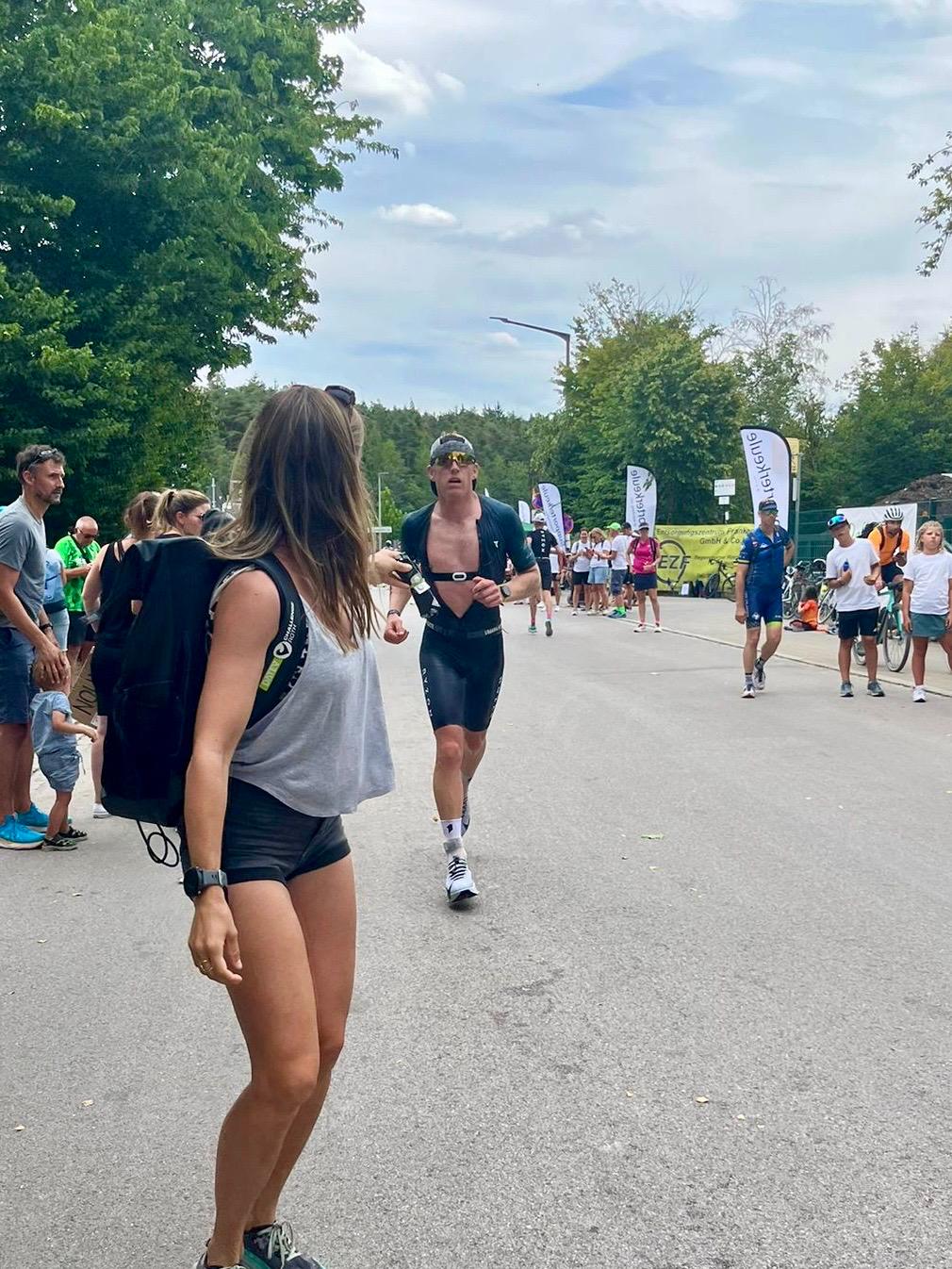 Aangemoedigd tijdens het lopen